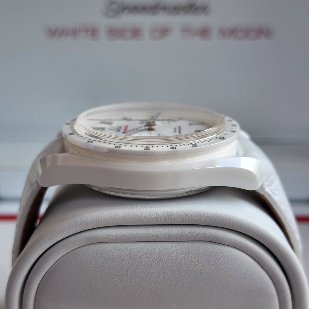 NEW OMEGA SPEEDMASTER WHITE SIDE OF THE MOON 44.25 CERAMIC WHITE CHRONO Co-Axial - Picture 6 of 15